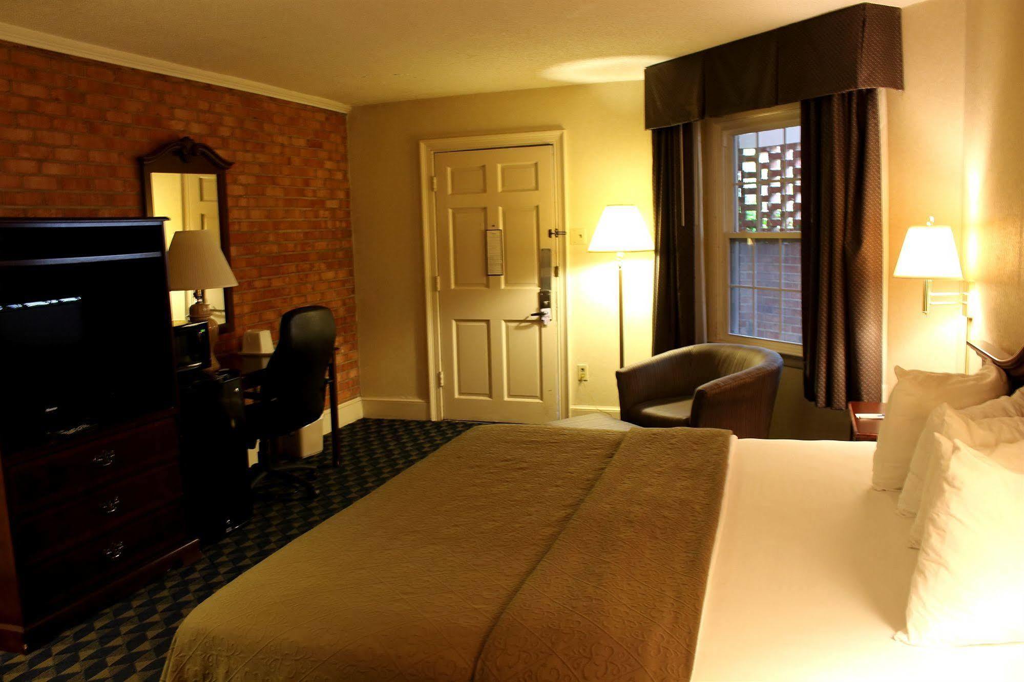 Governor House Inn Arlington/Falls Church Esterno foto